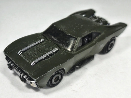 Batmobile Mainline Hot Wheels 2020 Oliwkowy 1:64 – zdjęcie 2