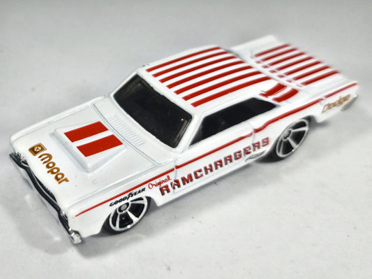 Dodge Charger Drift Car Hot Wheels 2011 1:64 Mopar Luzak Biały – zdjęcie 2