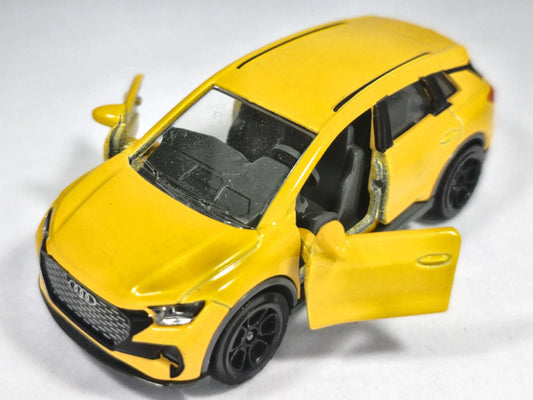 AUDI Q4 ETRON, Majorette Premium, Die cast REF: 2371, Żółty, 1:62, Resoraki – zdjęcie 2