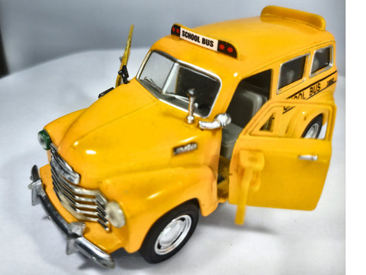 Chevrolet Suburban 1950 School Bus Kinsmart 1950 Żółty 1:36 – zdjęcie 2