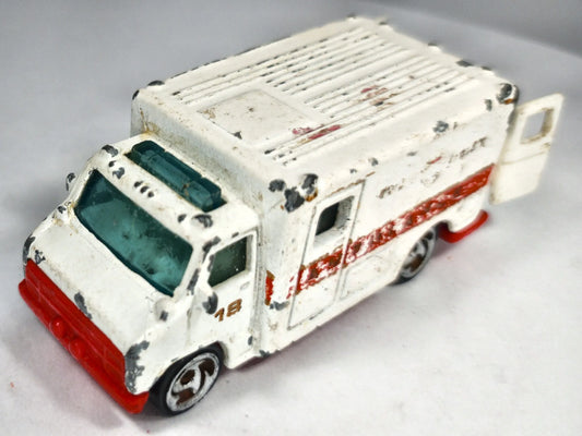 AMBULANS Hot Wheels 1988 Biały 1:64 – zdjęcie 2