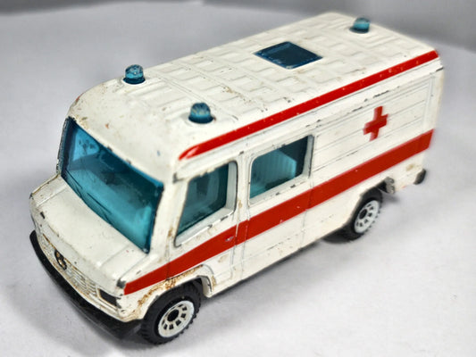 Ambulans SIKU MERCEDES-BENZ 809D SIKU '90 Biały 1:55 – zdjęcie 2