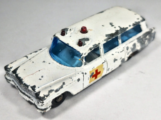 Karetka S&S CADILLAC AMBULANCE Matchbox '60 Biały 1:64 Made in England – zdjęcie 2