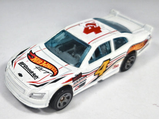 '10 Chevy Impala Hot Wheels 2010 Biały 1:64 – zdjęcie 2