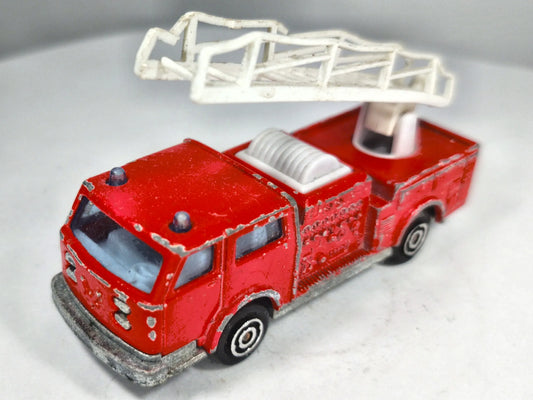Merryweather Fire Engine Matchbox Series 1:64 Luzak Straż pożarna – zdjęcie 2