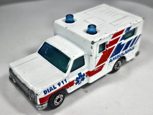 Ambulance Matchbox 1977 Biały 1:64 DIAL 911 – zdjęcie 2