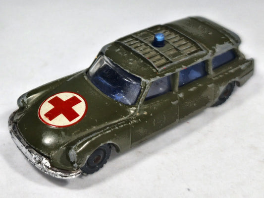Ambulans wojskowy Citroen Safari Husky Oliwkowy 1:72 Made in Gt Britain – zdjęcie 2