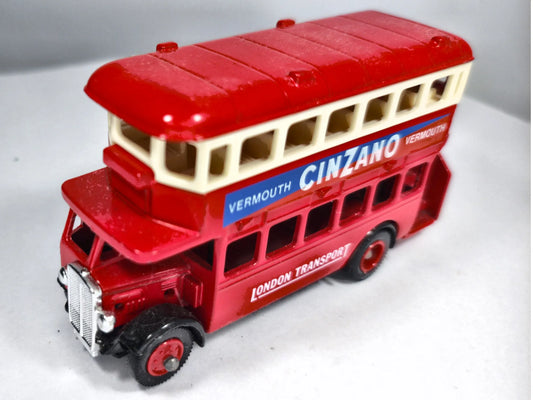 LONDON TRANSPORT Lledo '75 Czerwony 1:64 Made in England Cinzano – zdjęcie 2