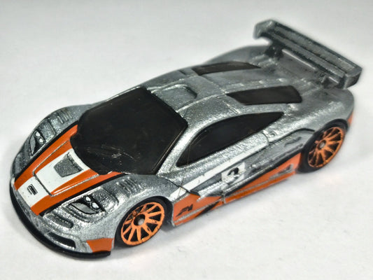 McLaren F1 Gtr Hot Wheels 2017 HW EXOTICS 1:64 Luzak Srebrny – zdjęcie 2