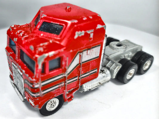Ciągnik Siodłowy Kenworth K100 Aerodyne Yatming Czerwony 1:64 – zdjęcie 2