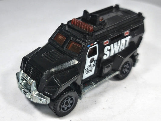 S.W.A.T. Truck Matchbox 2011 1:64 Opancerzony Samochód SWAT Luzak Policja – zdjęcie 2