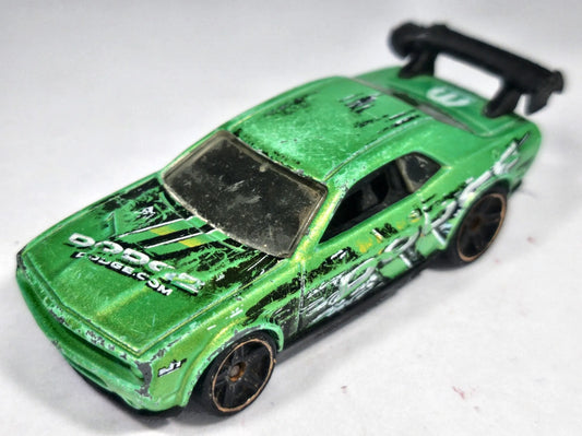 Dodge Challenger Drift Car Hot Wheels 2010 Zielony 1:72 – zdjęcie 2
