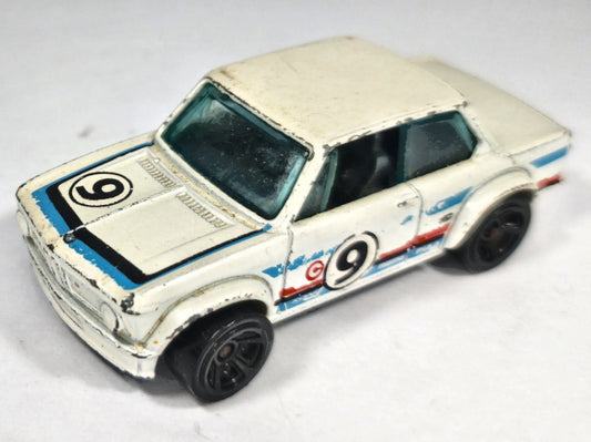 BMW 2002 Hot Wheels 2011 Biały 1:64 – zdjęcie 2