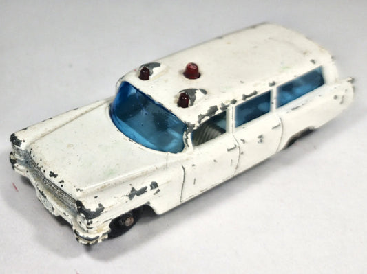 S&S CADILLAC AMBULANCE Matchbox '50 Biały 1:65 Made in England – zdjęcie 2