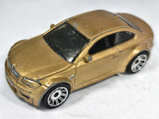 BMW M1 Matchbox 2013 MBX Adventure City 1:64 Luzak Złoty – zdjęcie 2