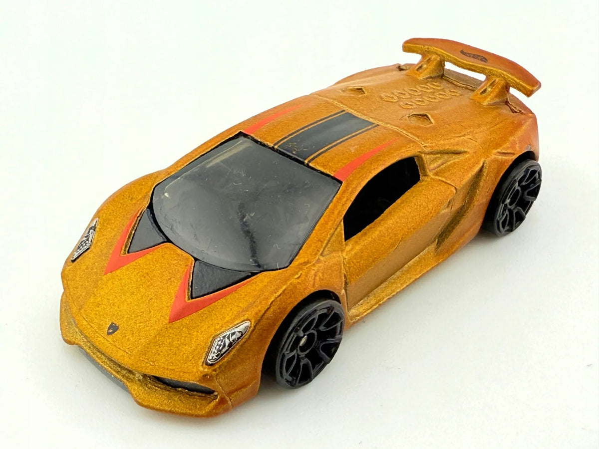 LAMBORGHINI SESTO ELEMENTO, Hot Wheels 2013, Resoraki, Die cast, Złoty 1:64 – zdjęcie 9