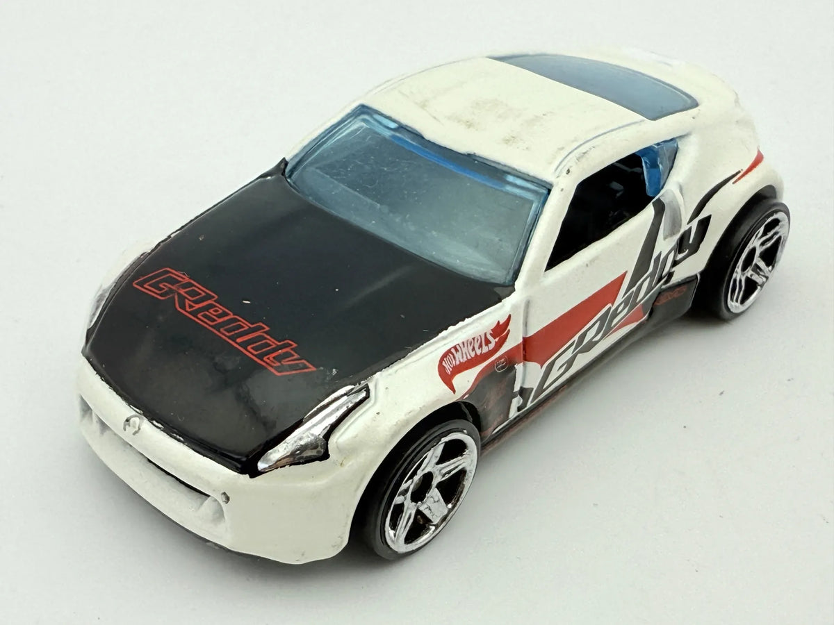 Nissan 370Z Hot Wheels Biały 1:64 – zdjęcie 9