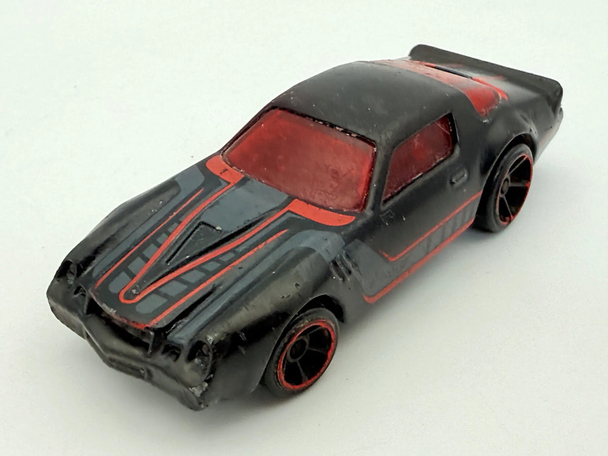 Camaro Z28 Hot Wheels Czarna 1:64 – zdjęcie 9
