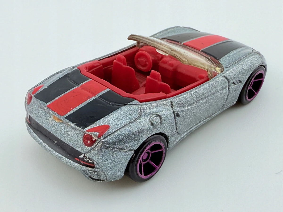 Ferrari California Hot Wheels 2008 Srebrny 1:64 – zdjęcie 9