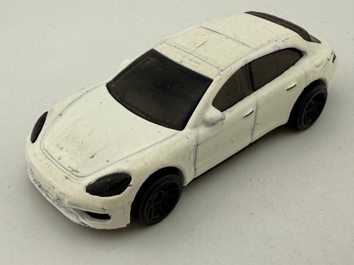 Porsche Panamera Turbo S E-Hybrid Sport Turismo Hot Wheels 2018 Biały 1:64 – zdjęcie 10