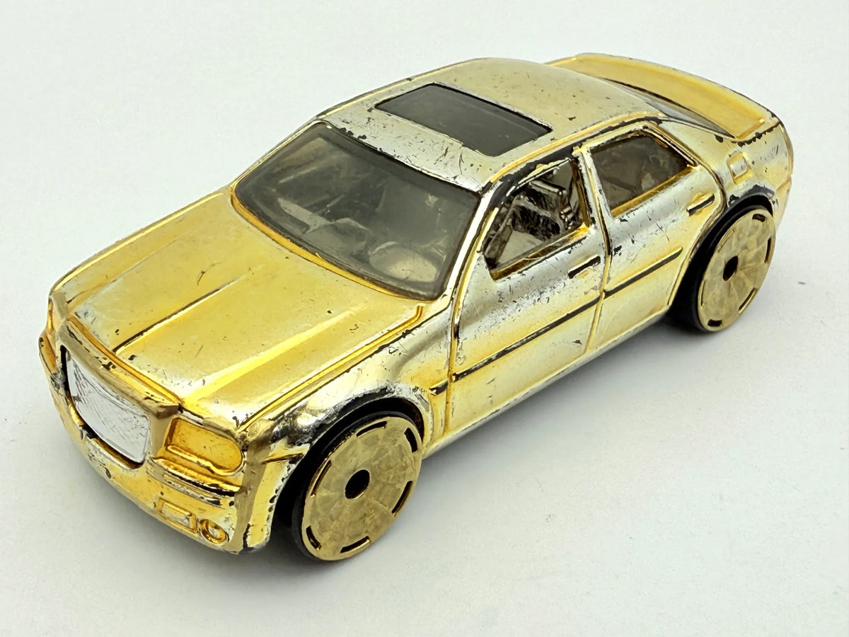 Chrysler 300C GOLD 2005, DCC, Hot Wheels, resoraki, die cast, 1:64 – zdjęcie 8