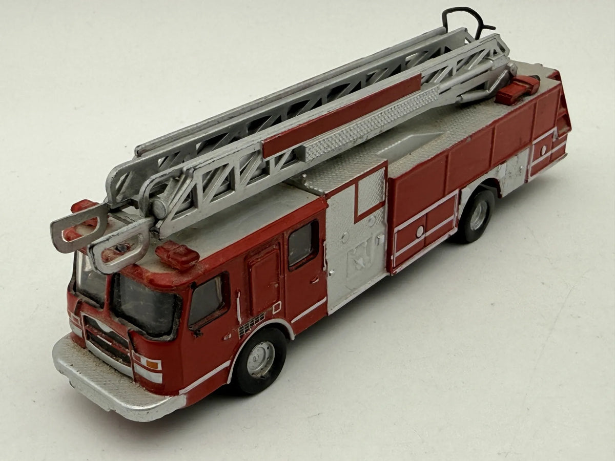 HEAVY-DUTY FIRE DEPARTMENT LADDER TRUCK, Straż pożarna, AmerCom, 1:72 – zdjęcie 8