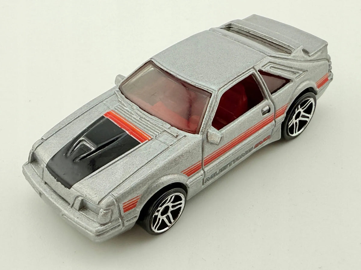 '84 MUSTANG SVO, Hot Wheels 2011, Die cast, Srebrny, 1:64, Resoraki – zdjęcie 11