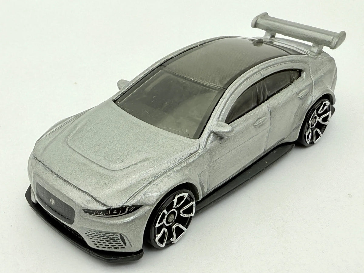 Jaguar XE SV Project 8, Hot Wheels 2018, die cast resoraki, 1:64 – zdjęcie 8