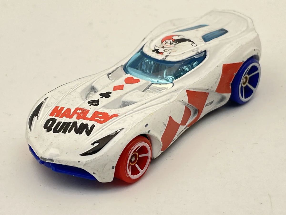 HARLEY QUINN, DC Comics, Hot Wheels, Die cast BDD03, Biały, 1:64, Resoraki – zdjęcie 8