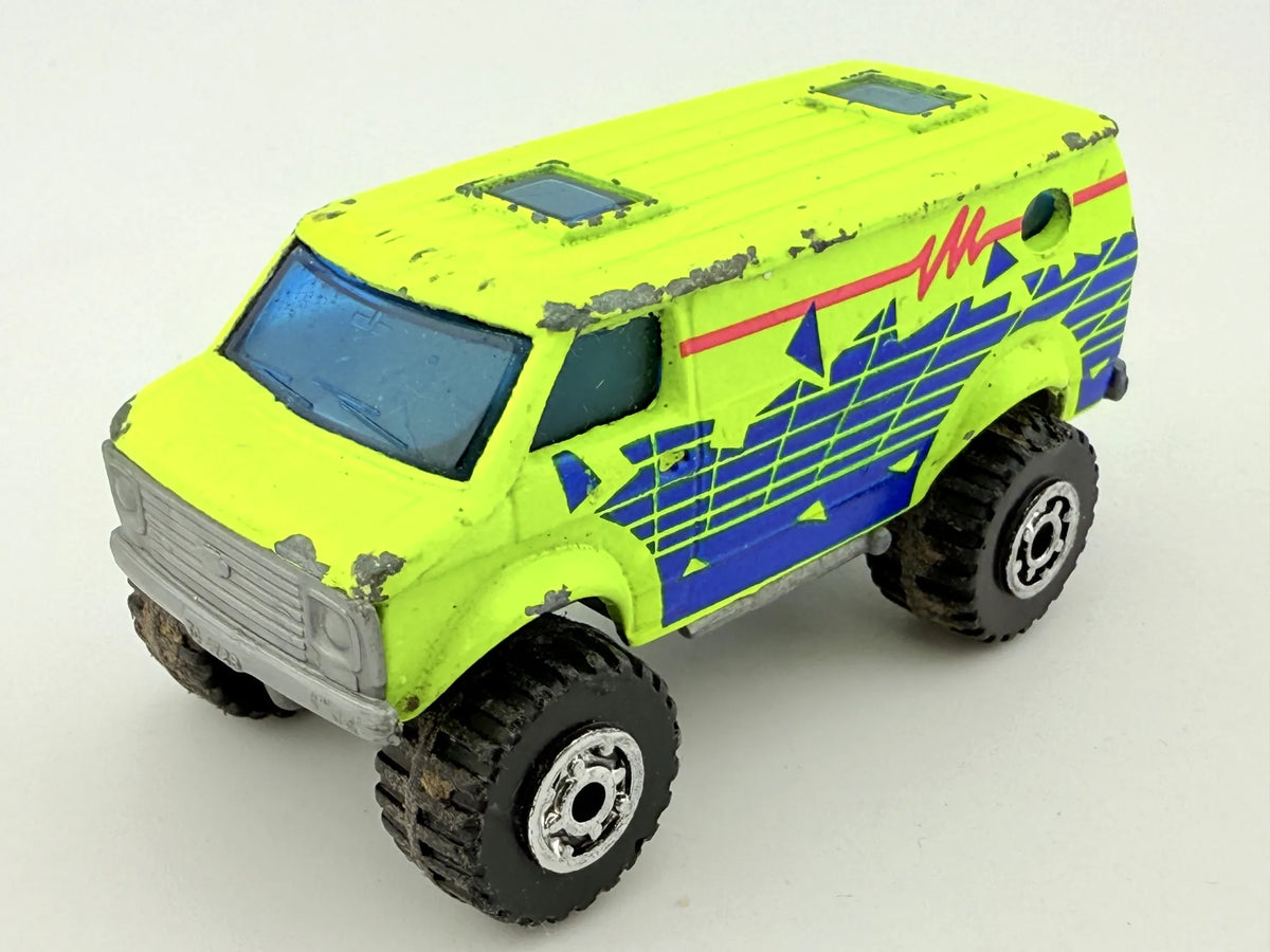 4X4 Chevy Van Matchbox Żółty 1:64 – zdjęcie 10