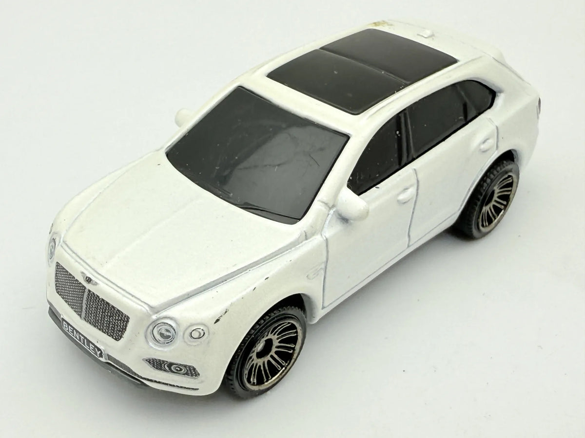 '18 BENTLEY BENTAYGA, SUV, Matchbox 2020, Die cast MB1235, Biała, 1:64 – zdjęcie 8