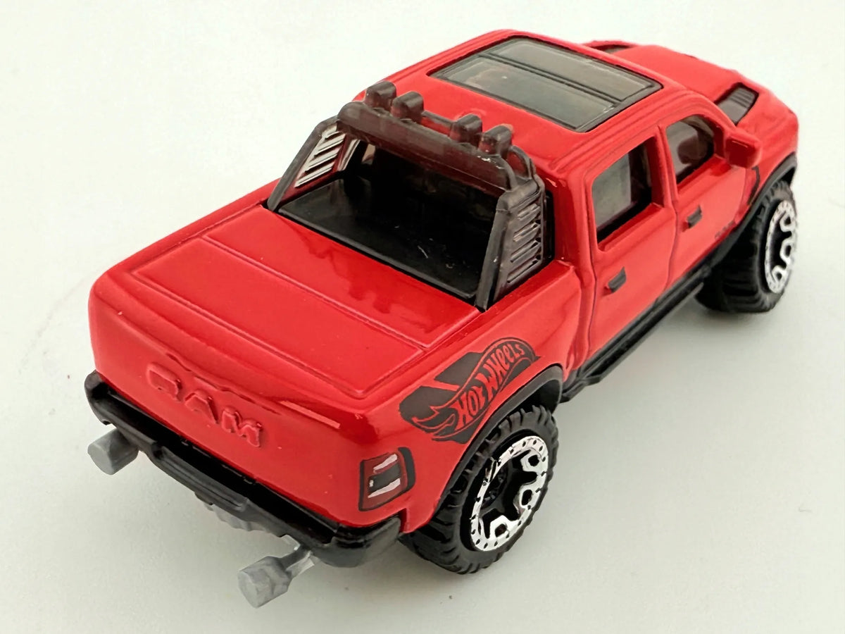 Ram 1500 Hot Wheels 2023 Czerwony 1:64 – zdjęcie 8