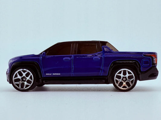 Chevrolet Silverado Ev Mainline Hot Wheels 2023 Niebieski 1:64 – zdjęcie 2
