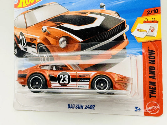 Datsun 240Z Hot Wheels 2026 THEN AND NOW 1:64 23 Blister Pomarańczowy – zdjęcie 2