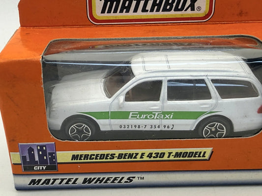 MERCEDES-BENZ E 430 T-MODELL Kombi CITY Matchbox 1999 Biały 1:64 EuroTaxi – zdjęcie 2