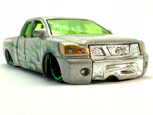 Nissan Titan Hot Wheels 2005 Srebrny 1:82 – zdjęcie 2
