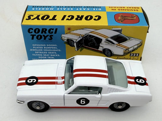 FORD MUSTANG FASTBACK 2+2 Corgi Biały 1:43 – zdjęcie 2