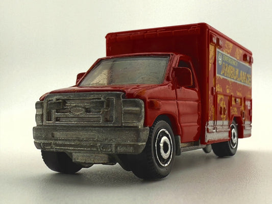Ford E-350 Ambulance Hot Wheels 2009 Czerwony 1:64 – zdjęcie 2
