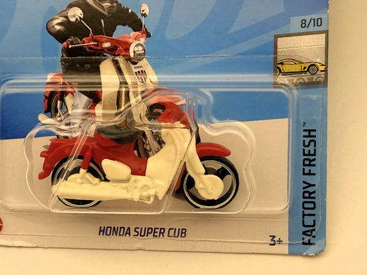 Motocykl HONDA SUPER CUB Factory Fresh Hot Wheels 2022 Czerwony 1:64 – zdjęcie 2