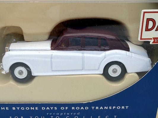 ROLLS-ROYCE SILVER CLOUD Days Gone Lledo Biały 1:43 – zdjęcie 2