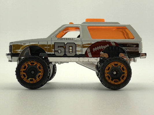 Blazer 4X4 HW J-IMPORTS Hot Wheels 2015 Biały 1:64 – zdjęcie 2