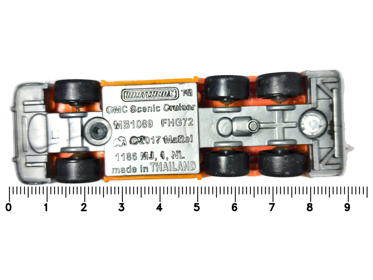 Autobus GMC SCENIC CRUISER Mainline Matchbox 2017 Biały 1:64 – zdjęcie 7