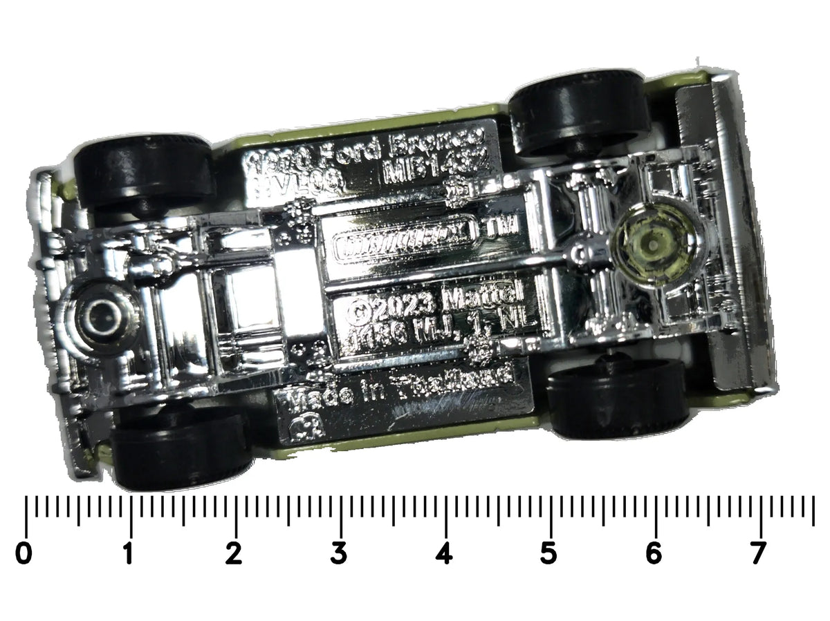 Ford Bronco I Matchbox 2023 1:54 Oliwkowy Terenówka – zdjęcie 7