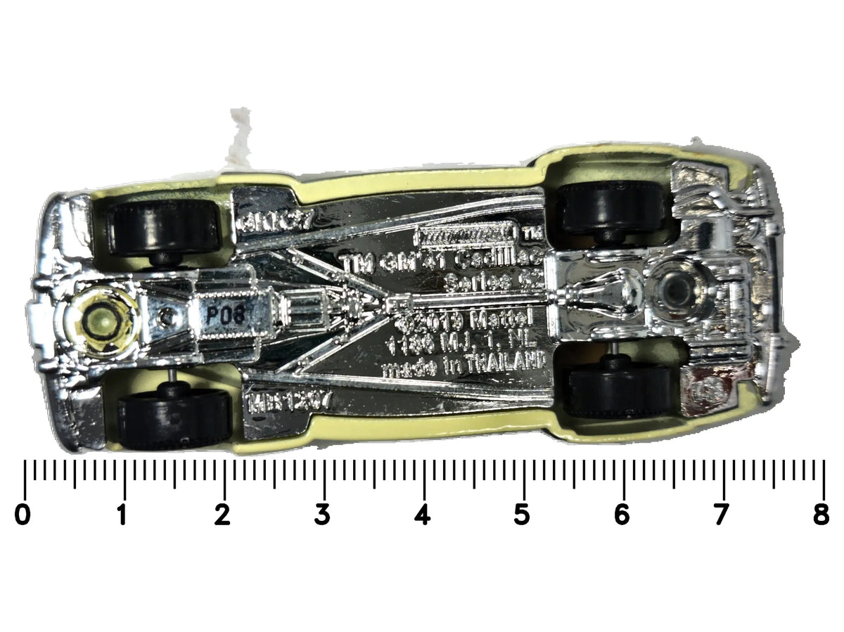 1941 Cadillac Series 62 Convertible Coupe Matchbox 2021 Kremowy 1:64 – zdjęcie 7