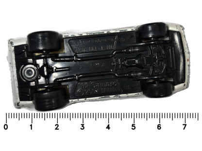 '69 Camaro Hot Wheels 2007 1:64 Luzak Biały – zdjęcie 7