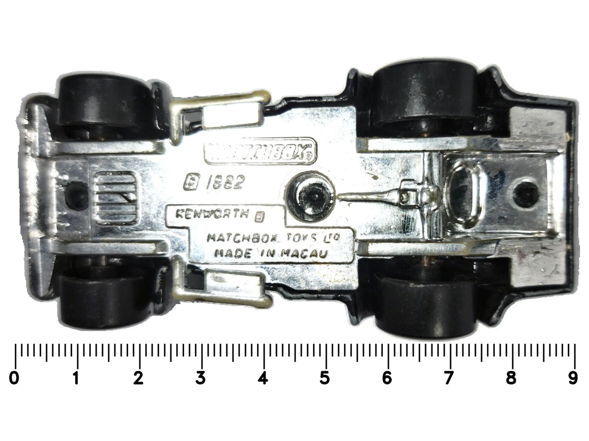 Ciężarówka Kenworth Matchbox 1982 Czarny 1:64 Made in Macau – zdjęcie 7
