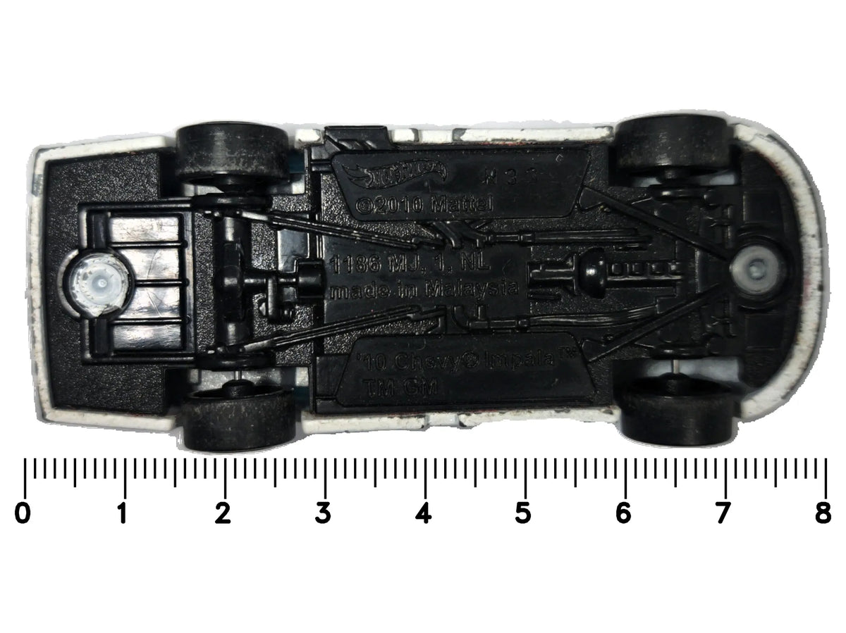 '10 Chevy Impala Hot Wheels 2010 Biały 1:64 – zdjęcie 7