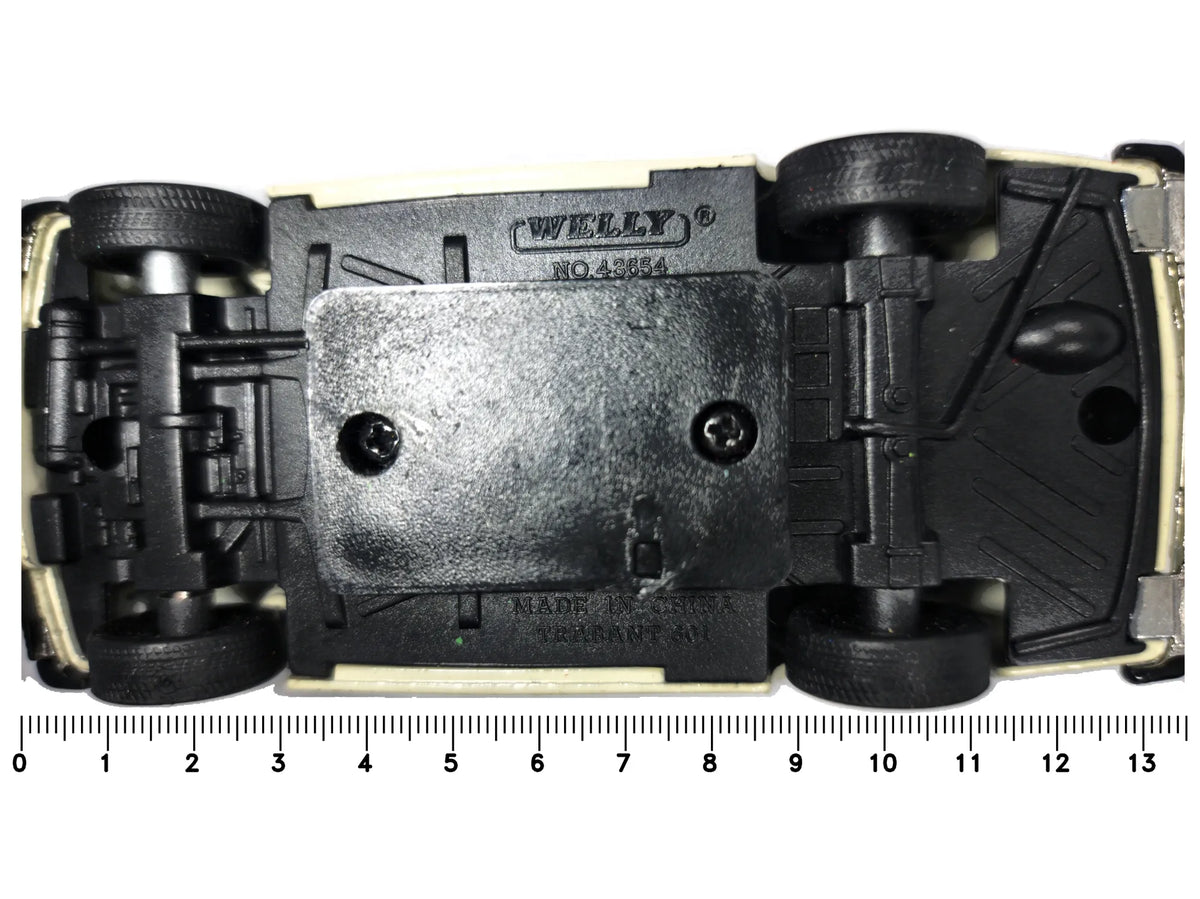 Trabant 601 Welly Kremowy 1:26 – zdjęcie 7
