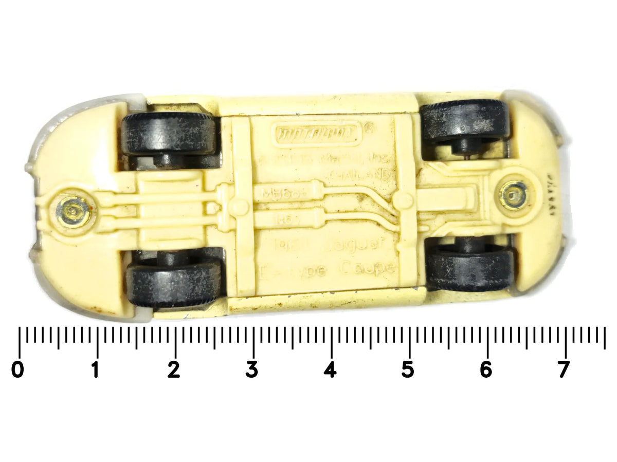 Jaguar E-Type Coupe Matchbox '90 Kremowy 1:64 – zdjęcie 7