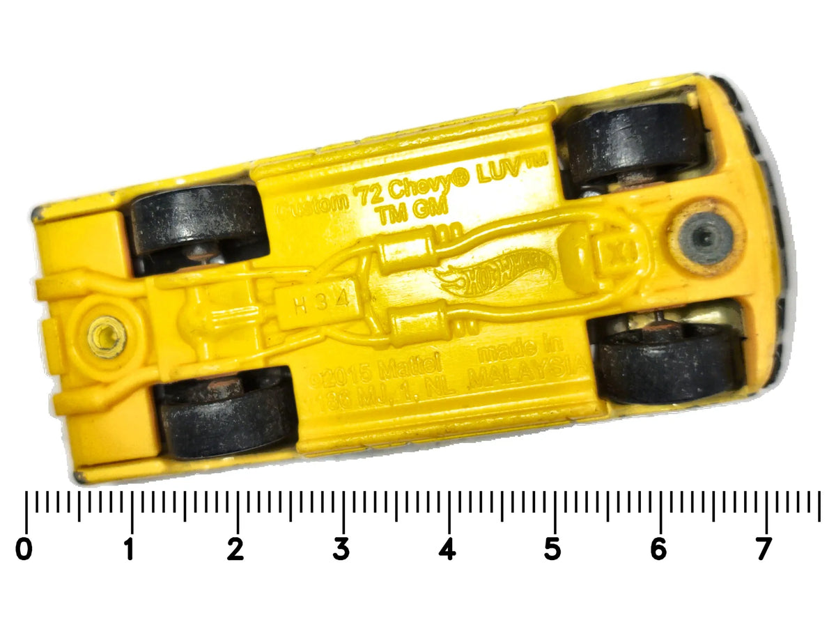 Custom '72 Chevy LUV Hot Wheels 2015 1:64 Pickup Luzak Żółty – zdjęcie 7